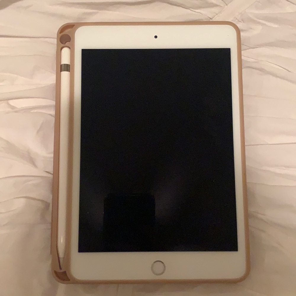 iPad mini 5th generation- barely used in perfect condition!